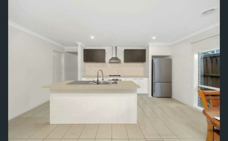Sophisticated Family Living in Tranquil Neighbourhood - Photo 5