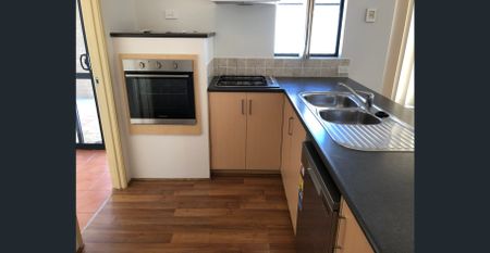 Spacious home in sought after location - Photo 3