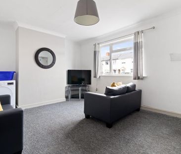 4 bedroom semi-detached house to rent - Photo 1