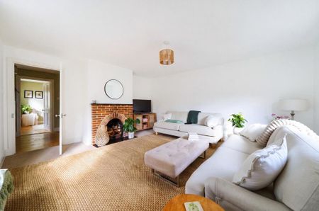 3 bedroom detached house to rent - Photo 2
