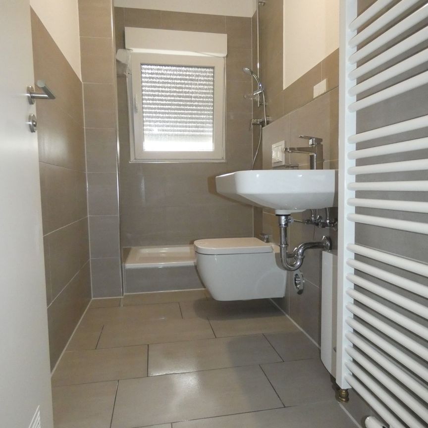 Wohnen im beliebten Dichterviertel! Erstbezug nach Sanierung! - Photo 1