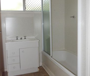 Three Bedroom with Air Conditioning Throughout - Photo 6