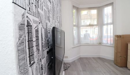 Corporation Street, Stratford, London, E15 - Photo 2