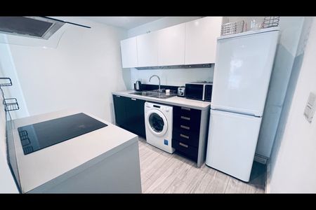 Room in a Shared House, Southside, B5 - Photo 3