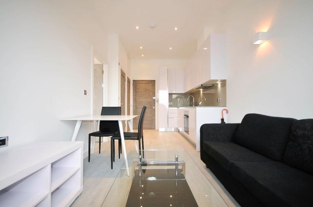 Verona Apartments, Wellington Street, Slough - Photo 1