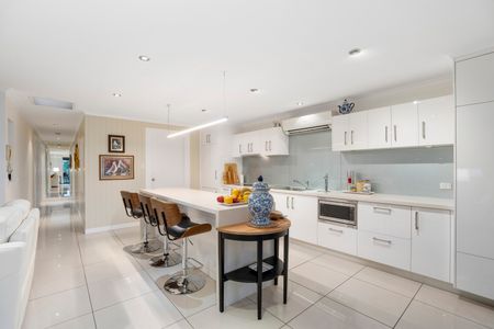 13 Ayrshire Avenue, Benowa Waters QLD 4217 - House For Rent | Domain - Photo 2