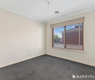 EXECUTIVE LIVING IN LILYDALE! - Photo 4