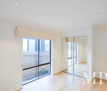 96 Fifth Avenue, ROSEBUD VIC 3939 - Photo 3