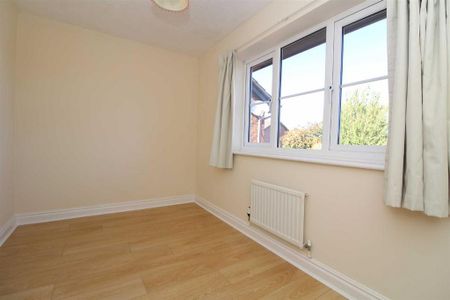 2 bedroom end of terrace house to rent - Photo 2