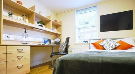 1 bedroom in a flat share to rent - Photo 2