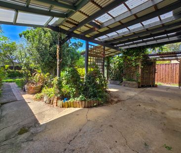 Convenient, Comfortable & Well-Located Family Living - Photo 3