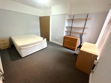 4 bedroom terraced house to rent - Photo 5