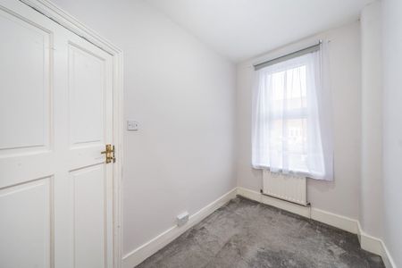 4 bedroom terraced house to rent - Photo 5