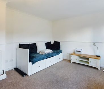2 bedroom Flat To Let - Photo 4