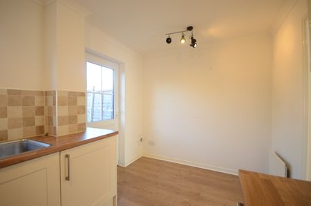 2 bedroom terraced to rent - Photo 3