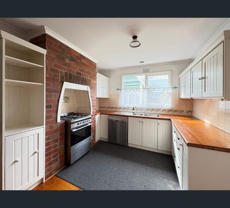 5 Westcott Place, Newtown, Vic 3220 - Photo 2
