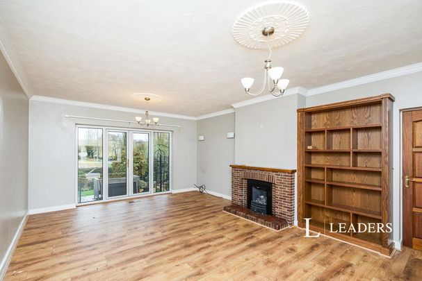 4 bedroom bungalow to rent - Photo 1