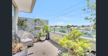 North-facing top-floor living in the heart of Westgarth - Photo 5