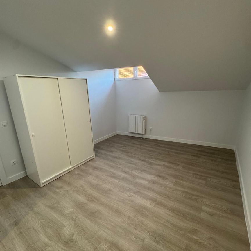 Piso de alquiler en Calle Mayor, Sevilla la Nueva - Photo 1