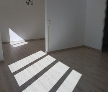 Location Appartement 4 pièces 66m² ROUSIES 59131 - Photo 5