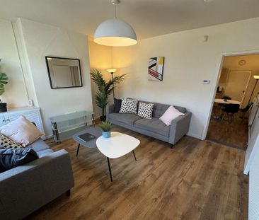 3 bedroom end of terrace house to rent - Photo 2