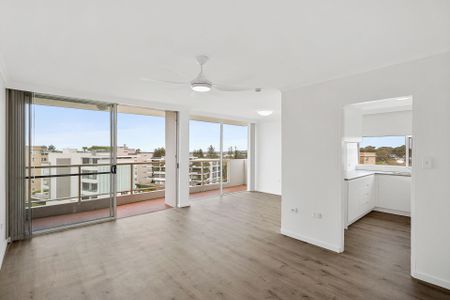 Freshly Renovated Two Bedroom Unit in the Heart of Cronulla - Photo 2