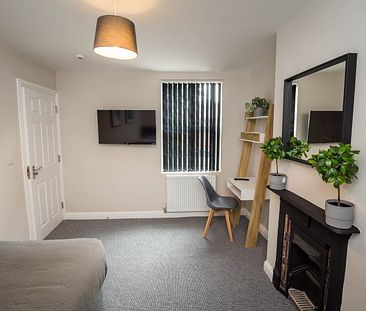 To Rent Moss Bank, **Available From August 2024 - 6 Bedrooms**, Chester - Photo 1