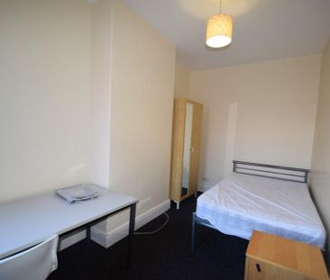 4 bedroom terraced house to rent - Photo 6