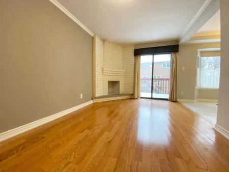 For Lease - 1 Teasdale Court, Aurora, Ontario - Photo 4