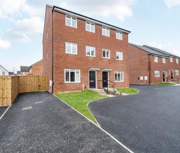 4 bedroom semi-detached house to rent - Photo 5