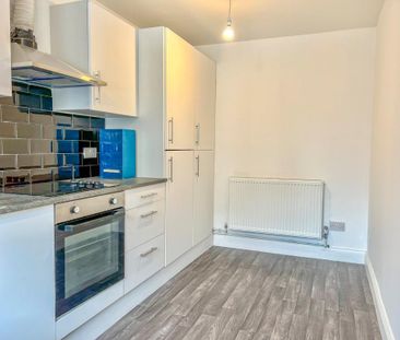 4 bedroom semi-detached house to rent - Photo 5