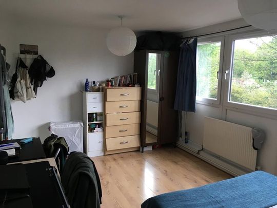 4 Bed Flat, Grindall House, E1 - Photo 1