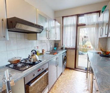 1 bedroom in a house share to rent - Photo 5