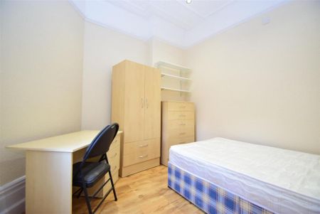 3 bedroom flat to rent - Photo 5