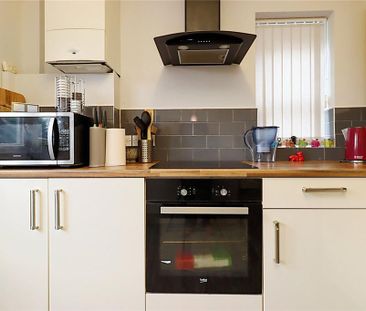 2 bedroom flat to rent - Photo 4