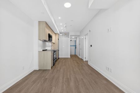 For Lease - 3250 Carding Mill Trail Unit# 420, Oakville, Ontario - Photo 2