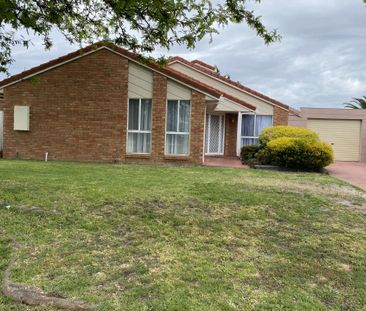 Spacious, Family Home in a Prime Hillside Location - Photo 2