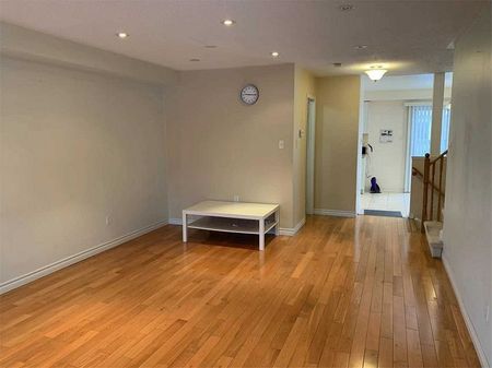 For Lease - 27 Moresby Street, Richmond Hill, Ontario - Photo 2