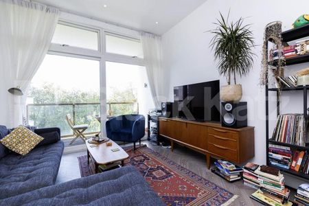 New Development 2 bed 2 bath with large balcony close to kings cross - Photo 3