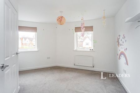 4 bedroom semi-detached house to rent - Photo 3