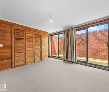 3 Bedroom Apartment Perfectly Positioned On The North Hobart Strip! - Photo 4