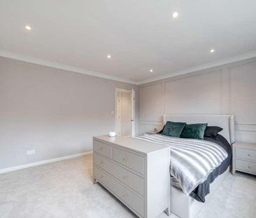 Conifers, Weybridge, Surrey, KT13 - Photo 4