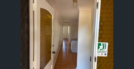 Great location, close to public transport, river and shops. - Photo 5