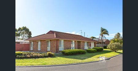 LOW-MAINTENANCE LIVING WITH OUTDOOR APPEAL. - Photo 2