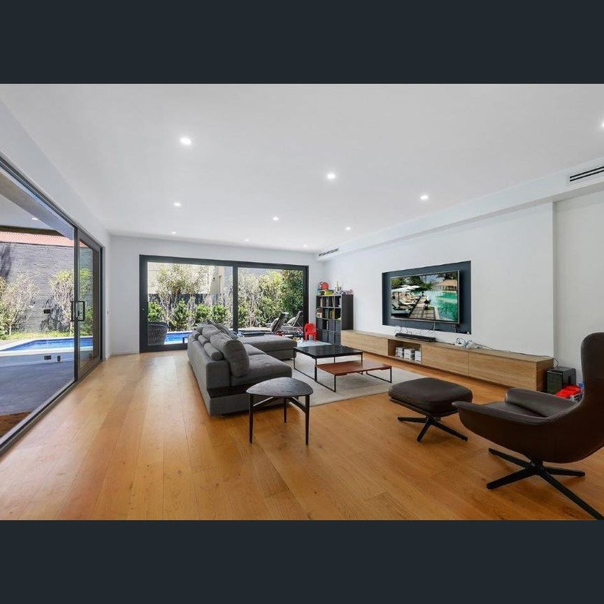 Immaculate family home in sought-after location - Photo 1