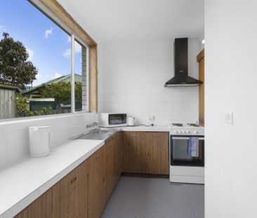 Convenient located unit - Photo 2