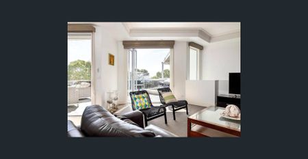 Prime location with Harbour views. - Photo 2