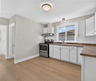 16 NOTTINGHAM Avenue, Hamilton, Ontario, L8T3N5 - Photo 3