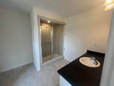 For Lease - 2 Mckernan Avenue, Brantford, Ontario - Photo 3