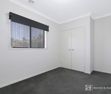 SPACIOUS FAMILY LIVING WITH DOUBLE GARAGE + SHED - Photo 4